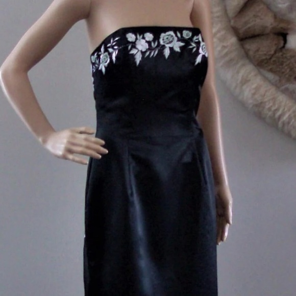 Faviana 7/8 black satin strapless full length dress, embroidery, beading & train - Picture 2 of 13